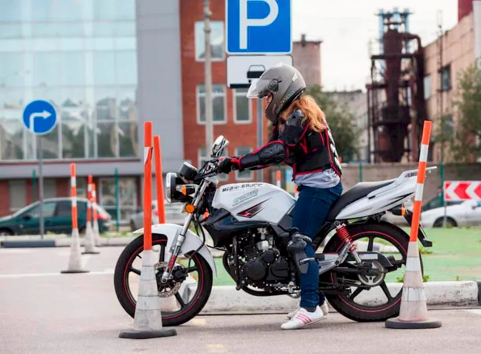 A/A1/A2 Sınıfı Sürücü Belgesi 1 izmir park surucu kursu3